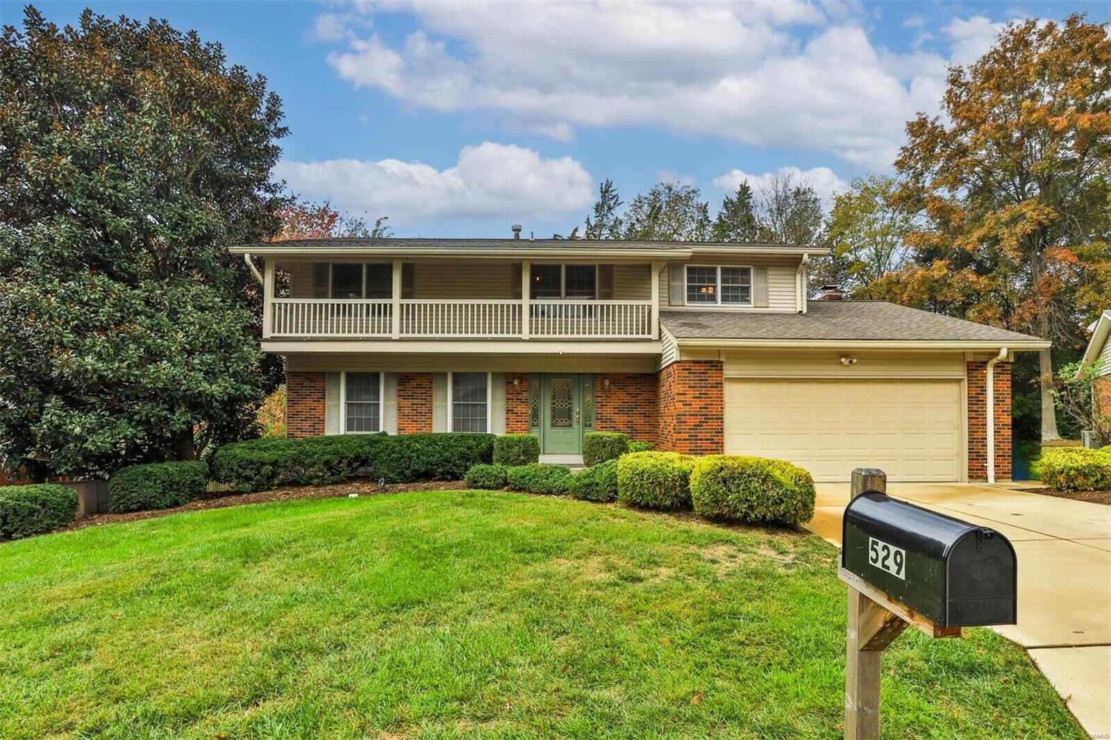 Property Photo:  529 Cross Green Lane  MO 63141 
