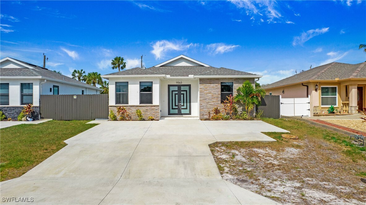 Property Photo:  11563 Saunders Avenue  FL 34135 