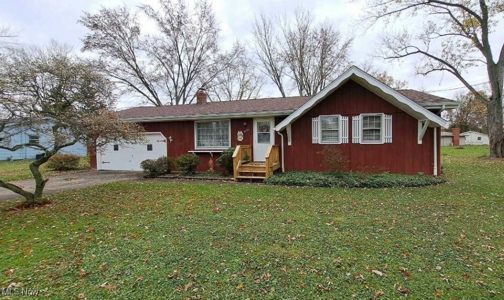 Property Photo:  4735 New Road  OH 44515 