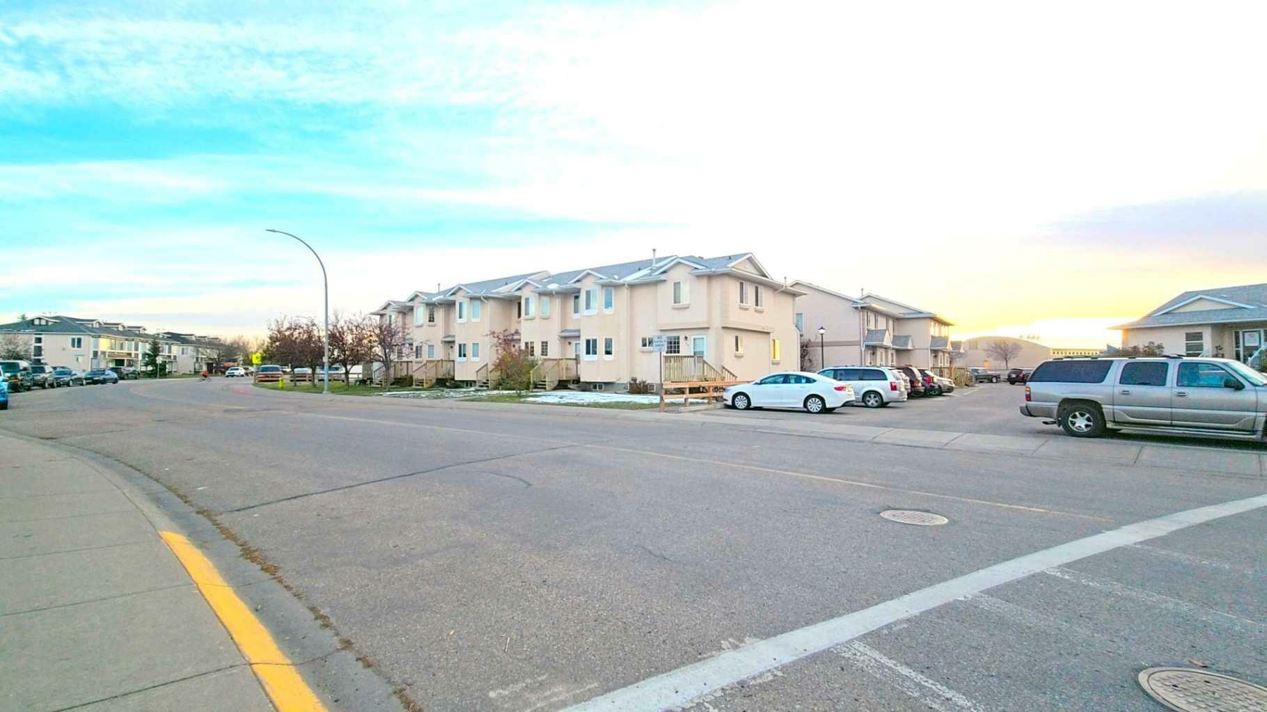 204 Strathaven Drive 5  Strathmore AB T1P 1P6 photo