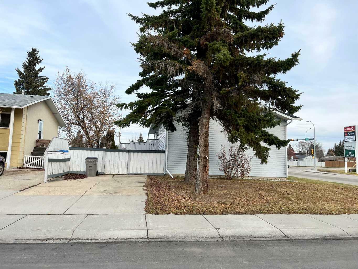 Property Photo:  8302 Patterson Drive  AB T8V 6J9 