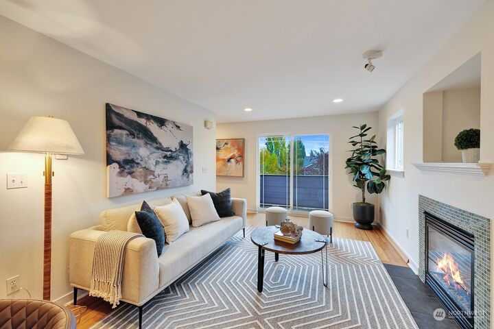 Property Photo:  305  27th Avenue E  WA 98112 