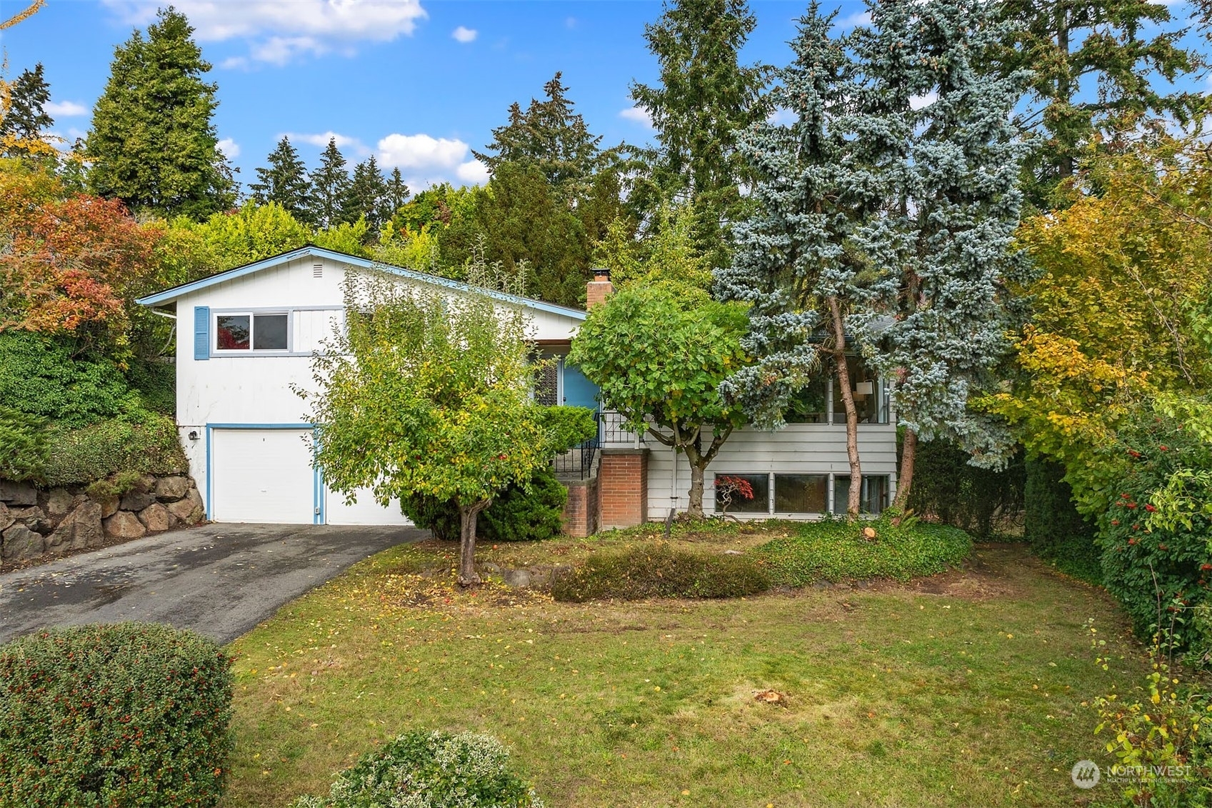 Property Photo:  12620 SE 26th Place  WA 98005 