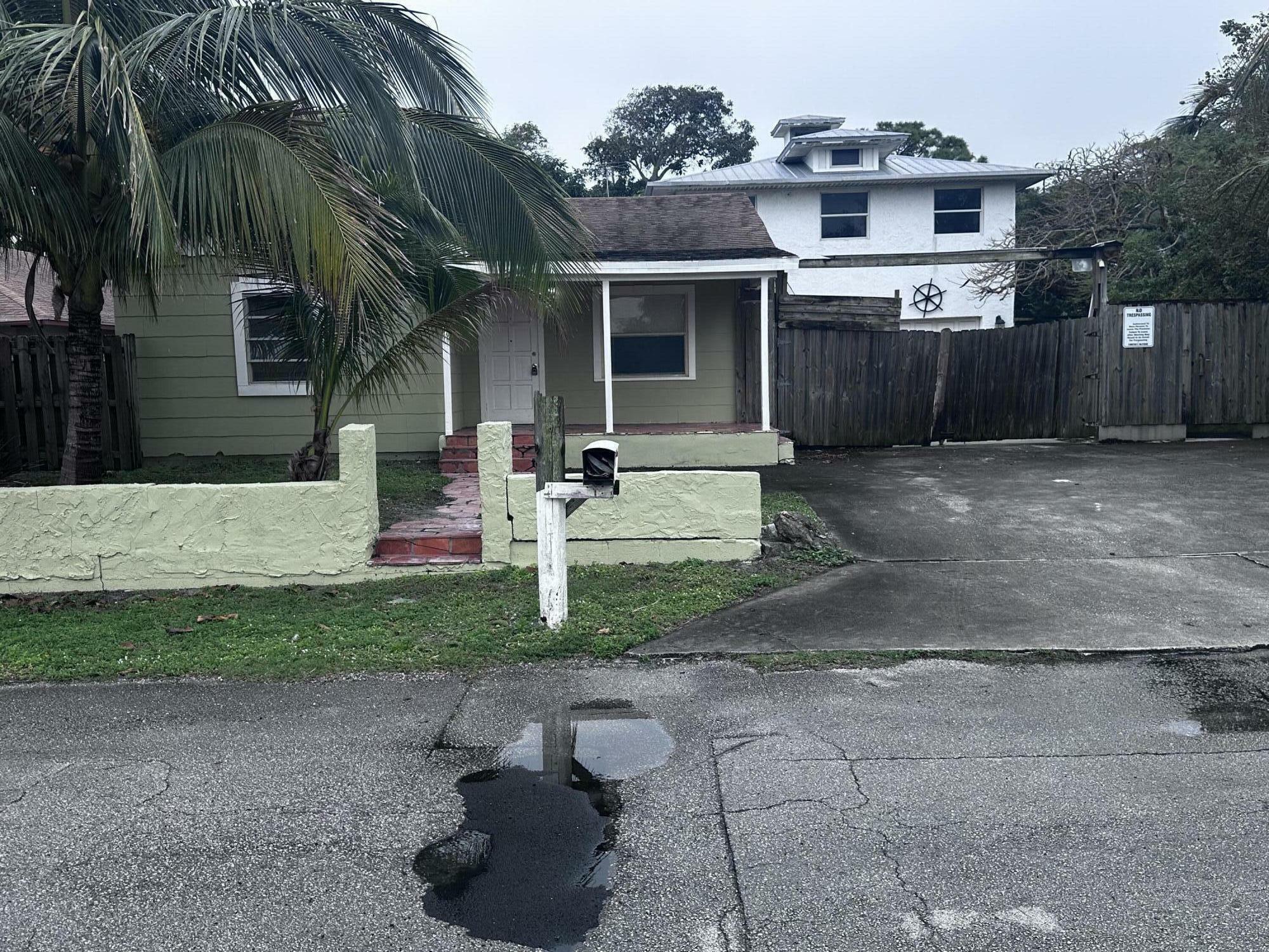 Property Photo:  130 NE 4th Avenue  FL 33435 