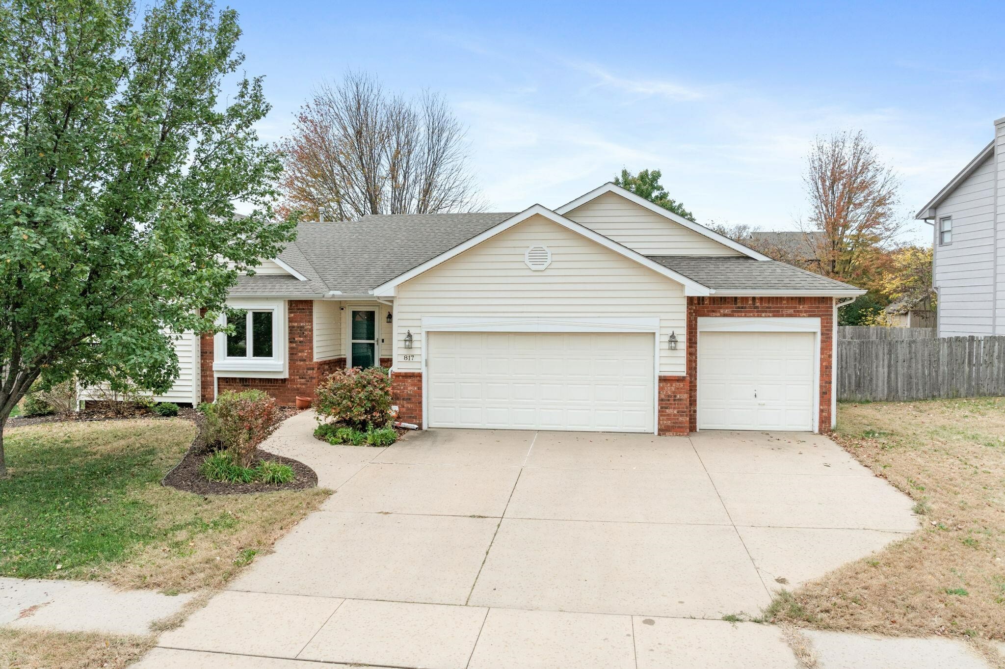 Property Photo:  817 E Rushwood Ct  KS 67037 