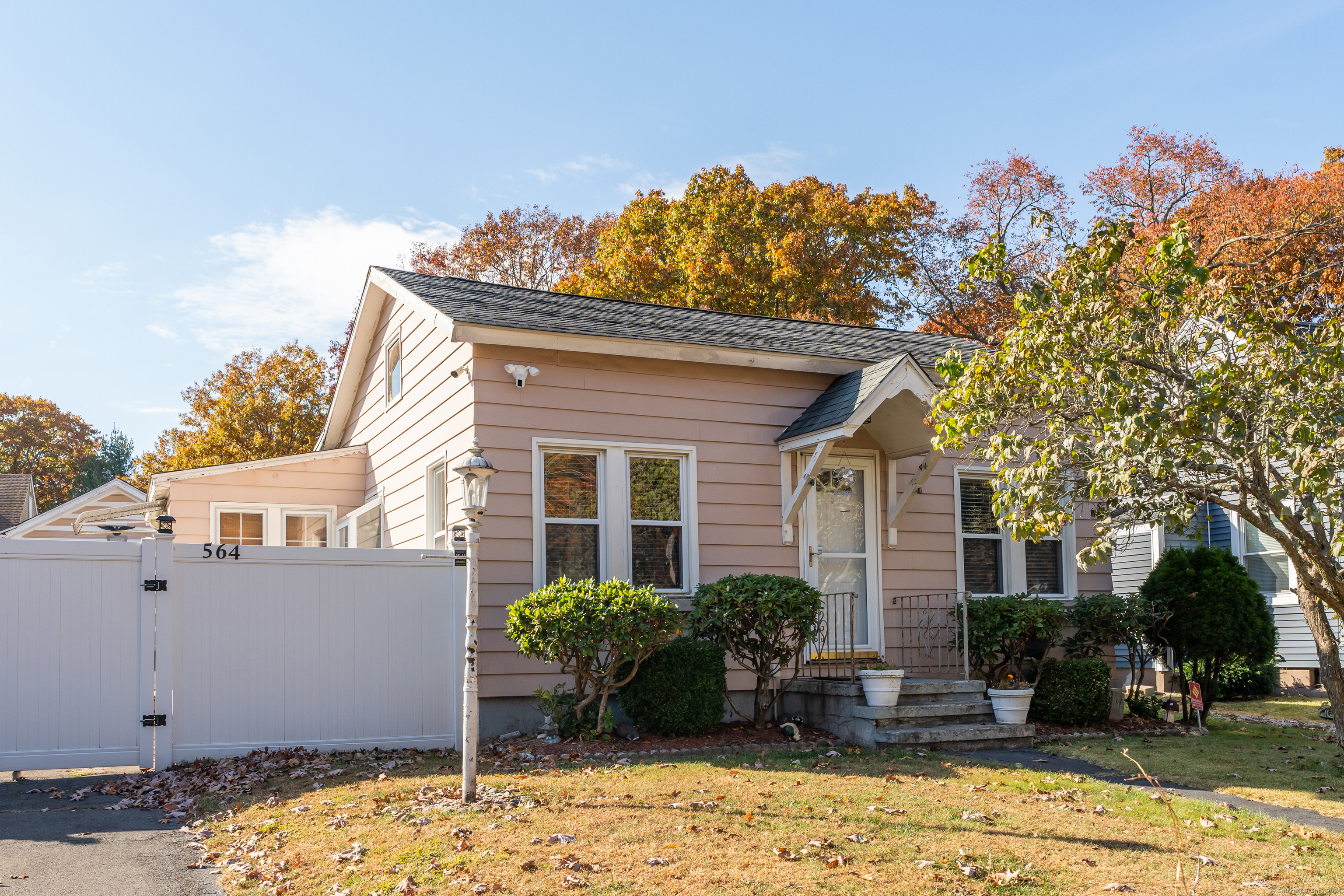 Property Photo:  564 Laurel Street  CT 06512 