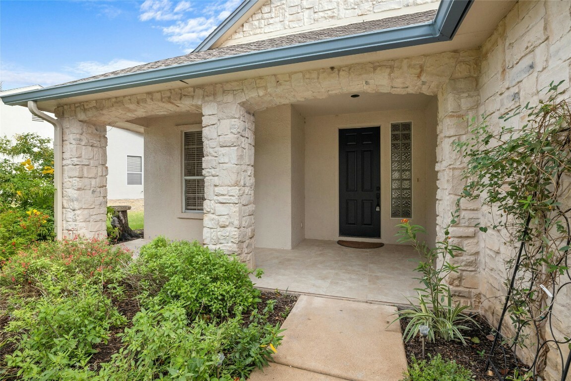 Property Photo:  104 Sunflower Street  TX 78633 