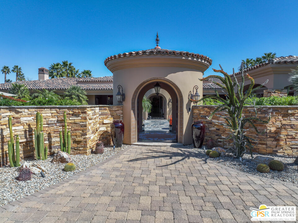 Property Photo:  3 Coronado Ct  CA 92270 