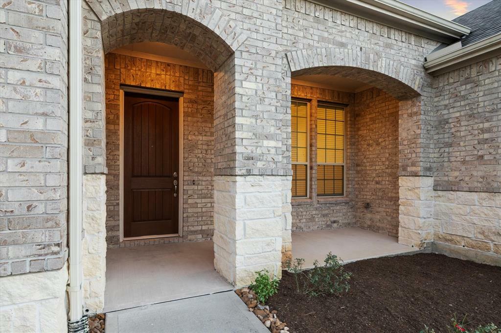 Property Photo:  213 Appaloosa Court  TX 77382 