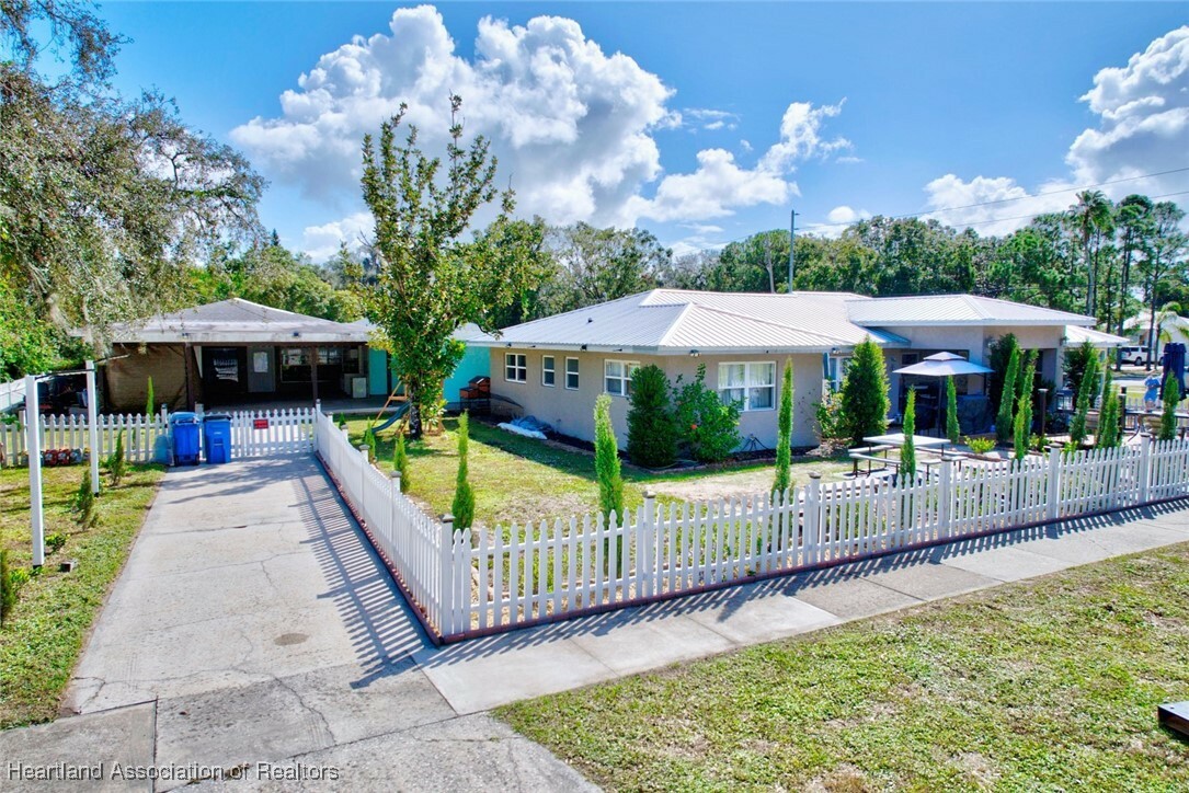 Property Photo:  1205 Hotiyee Avenue  FL 33870 