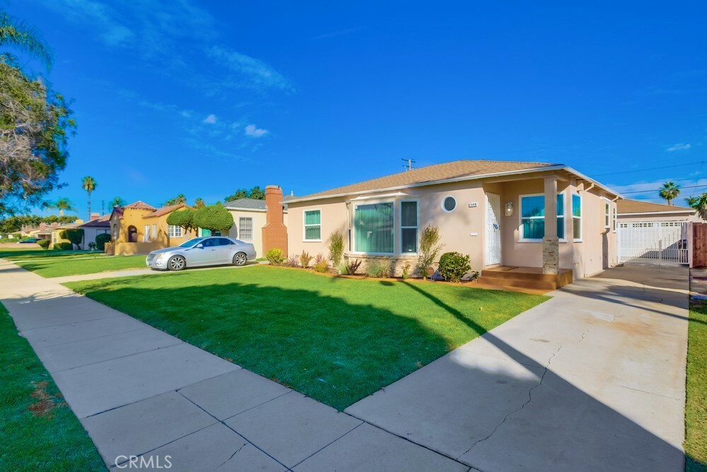 Property Photo: 404 S Poinsettia Avenue CA 90221