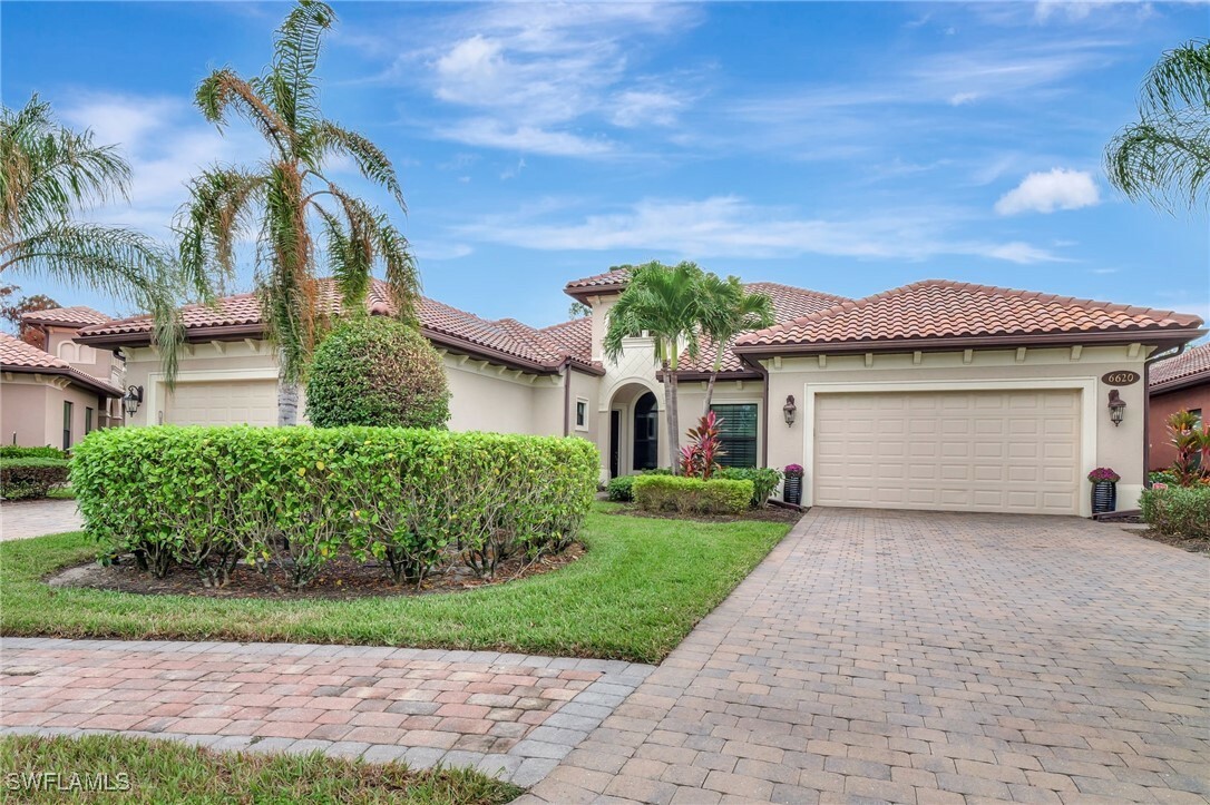 Property Photo:  6620 Roma Way  FL 34113 