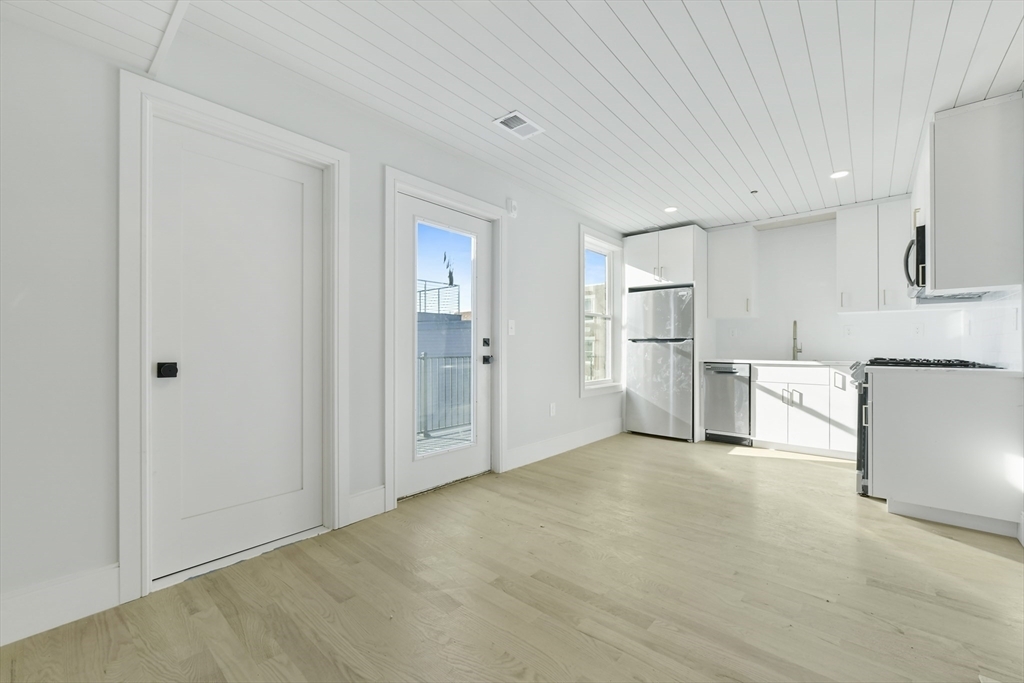 Property Photo:  183 Maverick Street 3  MA 02128 