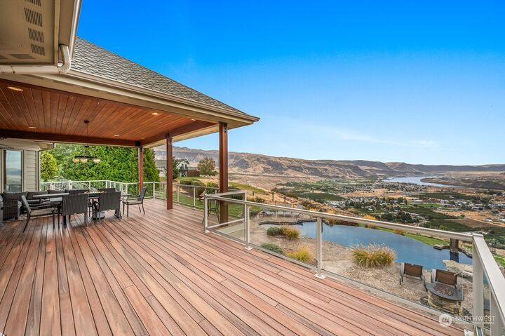 Property Photo: 1114 S Wells WA 98802