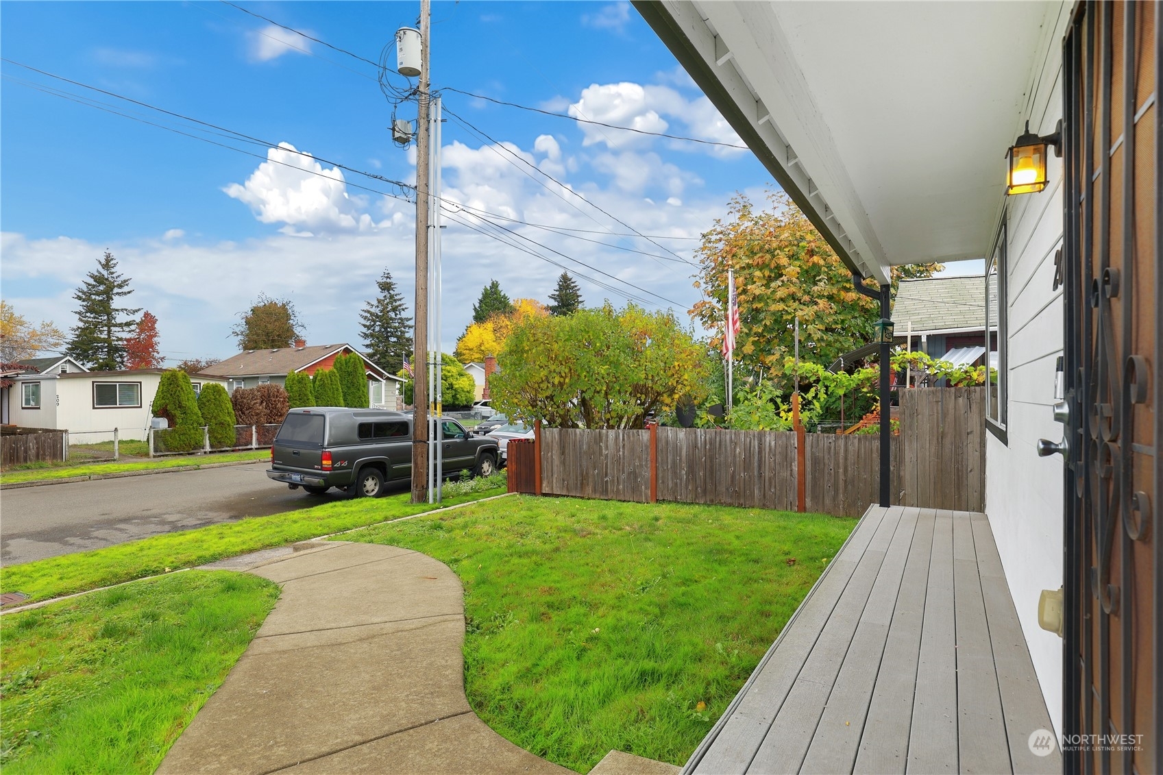 Property Photo:  206  13th Street SE  WA 98002 