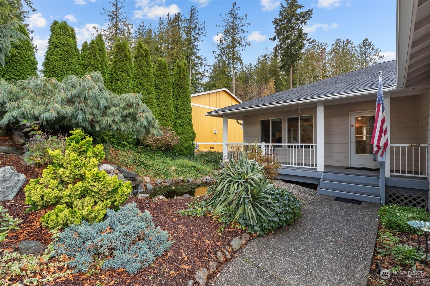 Property Photo:  1711 E Fir Street  WA 98273 