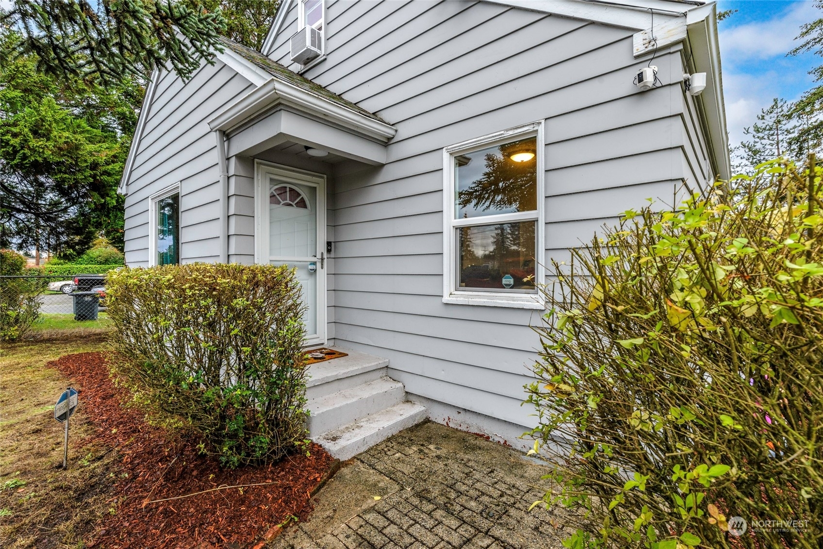 Property Photo:  10904 Lakeview Avenue SW  WA 98499 