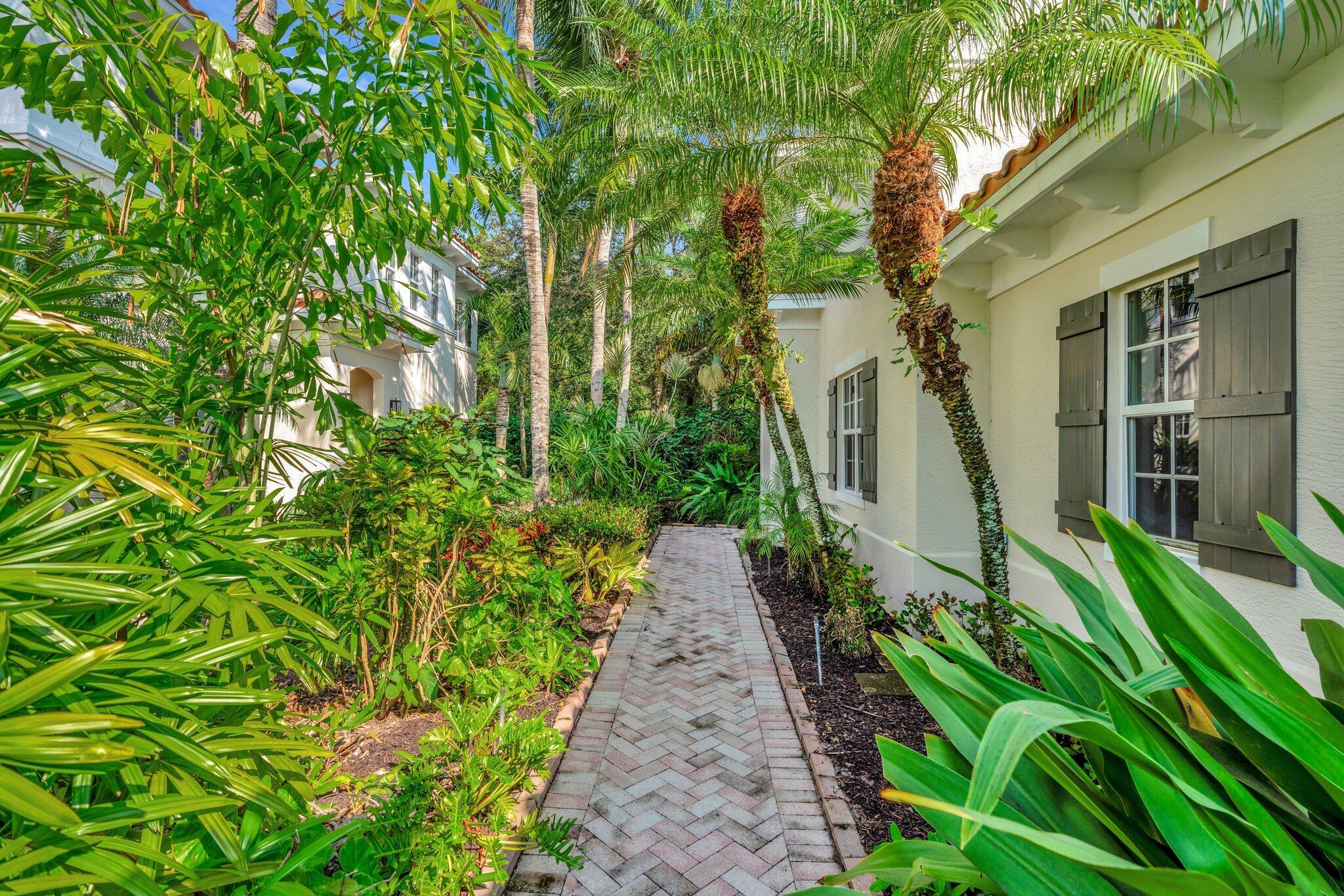 Property Photo:  215 Maison Court  FL 33410 