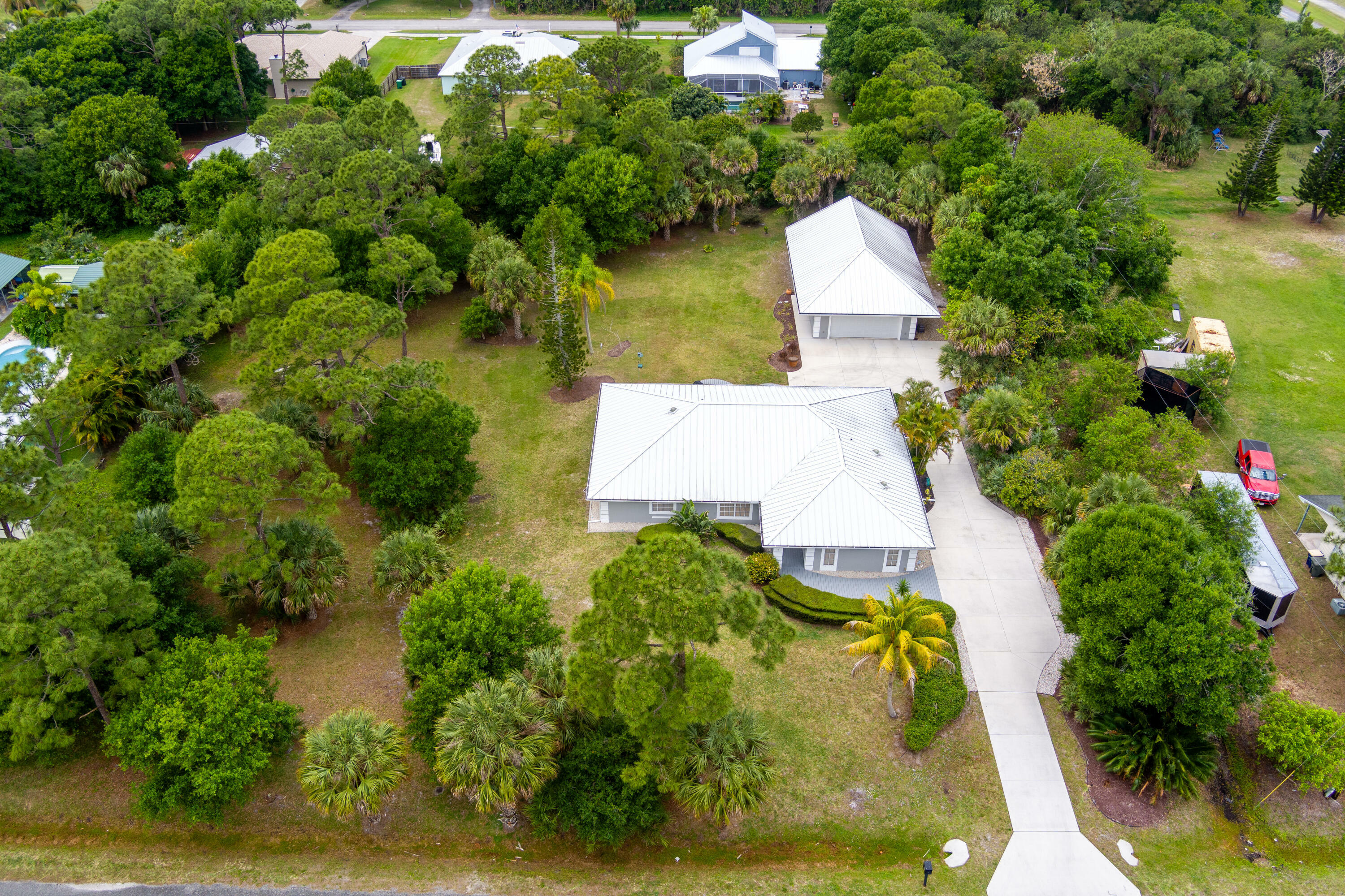 Property Photo:  4605 Pinetree Drive  FL 34982 