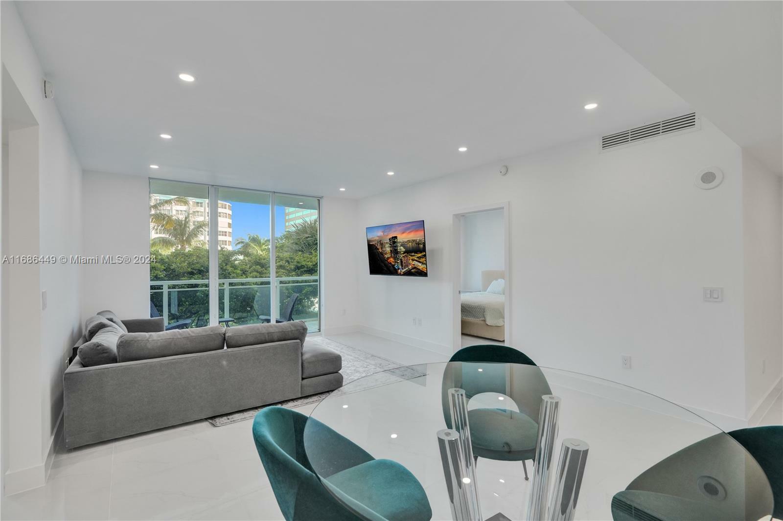 Property Photo:  951 Brickell Ave 1104  FL 33131 