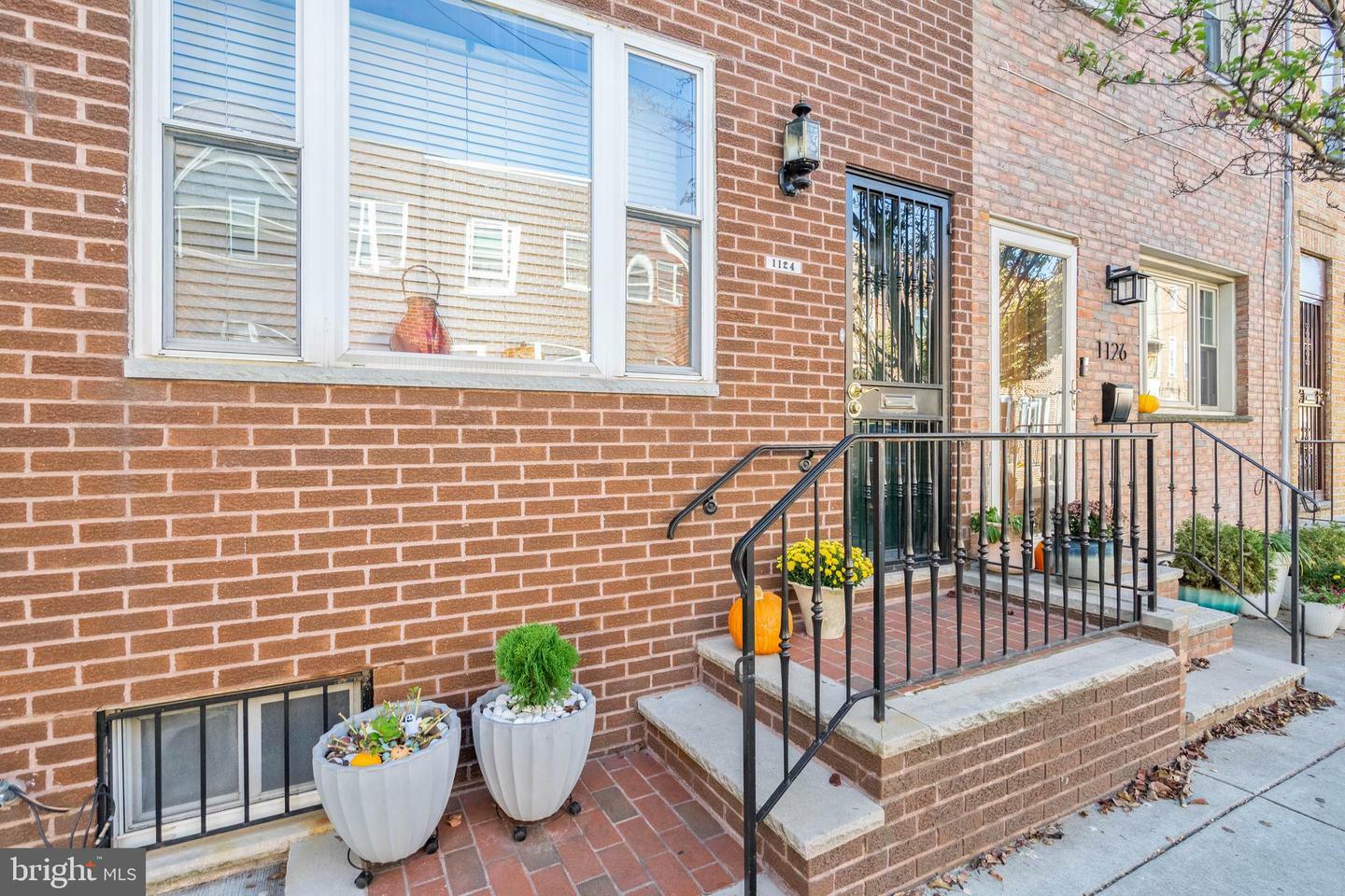 Property Photo:  1124 Watkins Street  PA 19148 