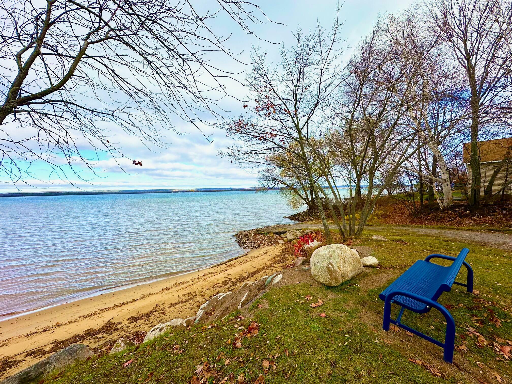 Property Photo:  2516 Bayview Blvd  MI 49783 