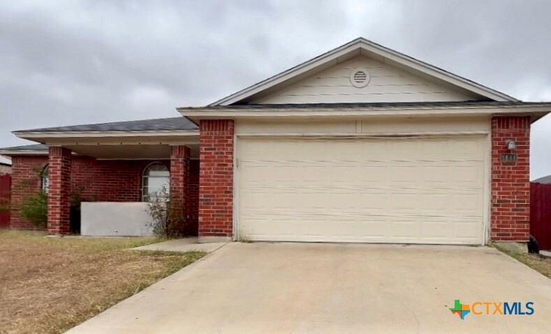 Property Photo:  1411 Saddle Drive  TX 76543 