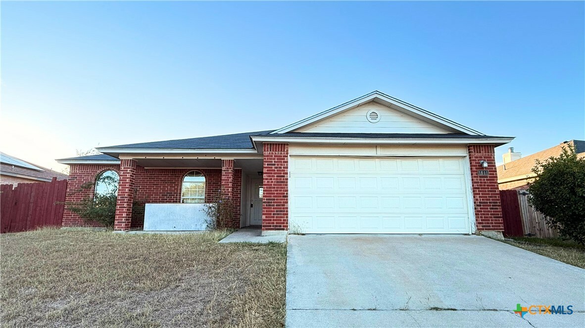 Property Photo:  1411 Saddle Drive  TX 76543 