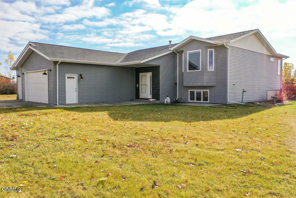 Property Photo:  7713 Limestone Lane  ND 58503 