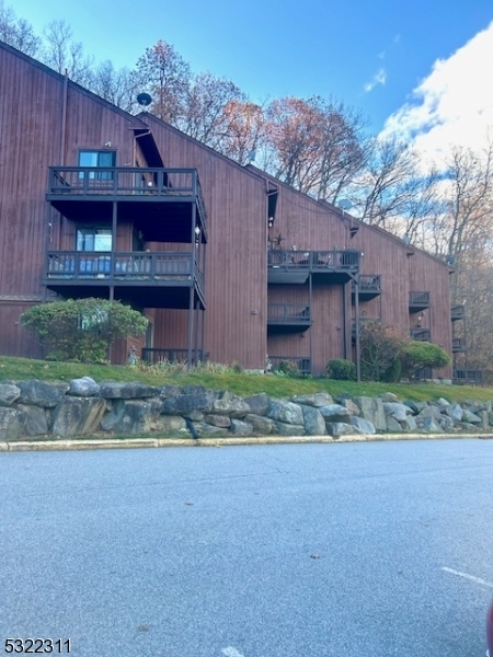 Property Photo:  2 Red Lodge Dr Unit 3  NJ 07462 