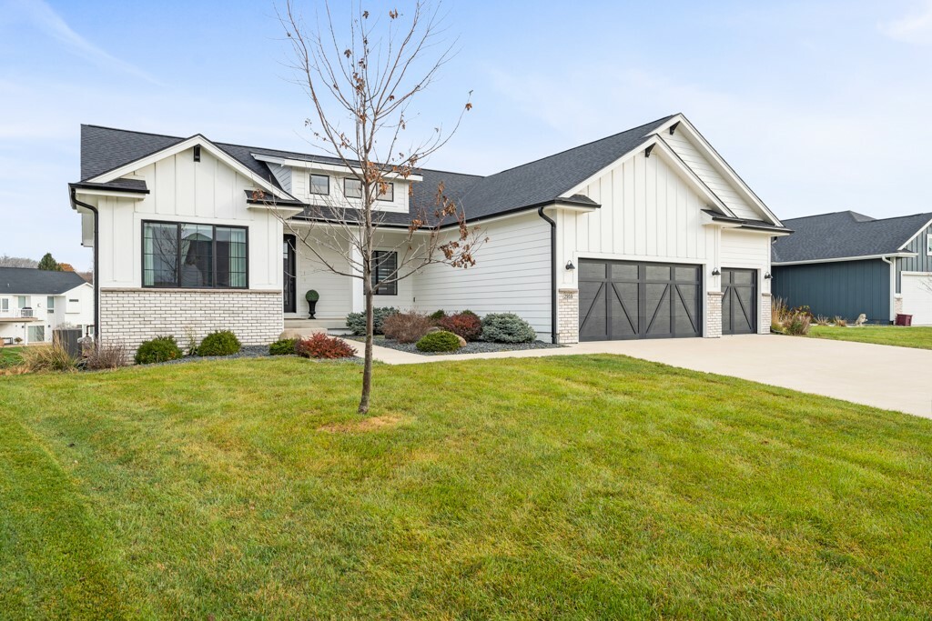 Property Photo:  2959 Valley View Drive  IA 50265 