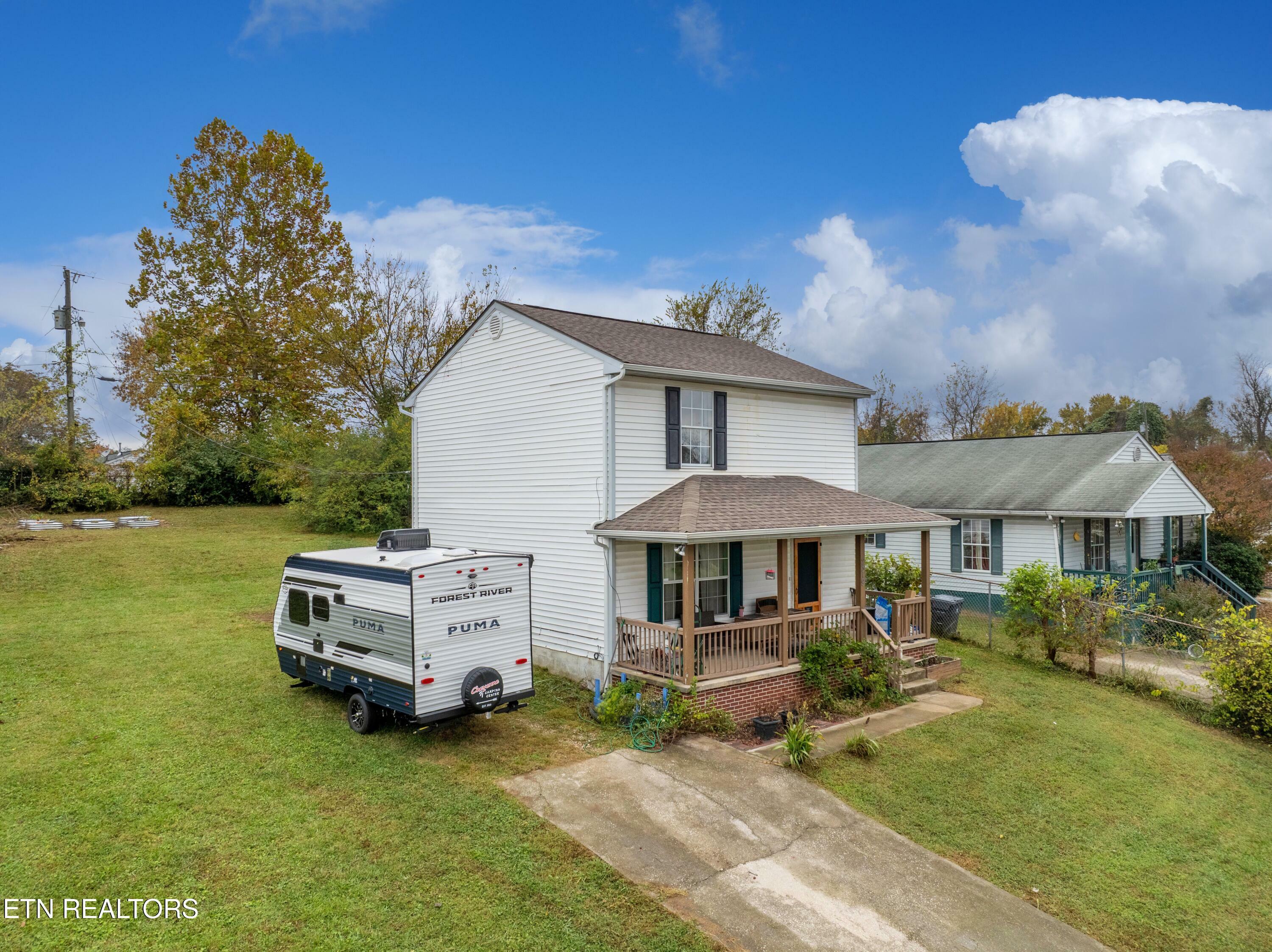 Property Photo:  2319 Parkview Ave  TN 37917 