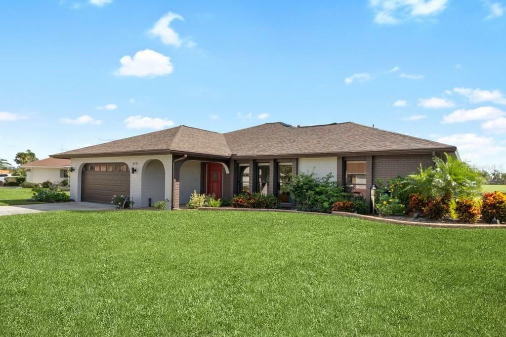 Property Photo:  4925 Peridia Boulevard E  FL 34203 