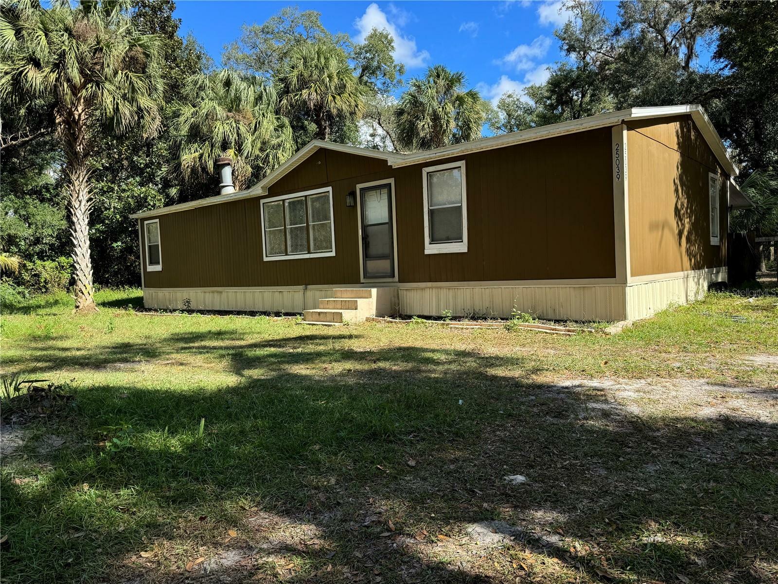 Property Photo:  25039 Avenue A  FL 32767 