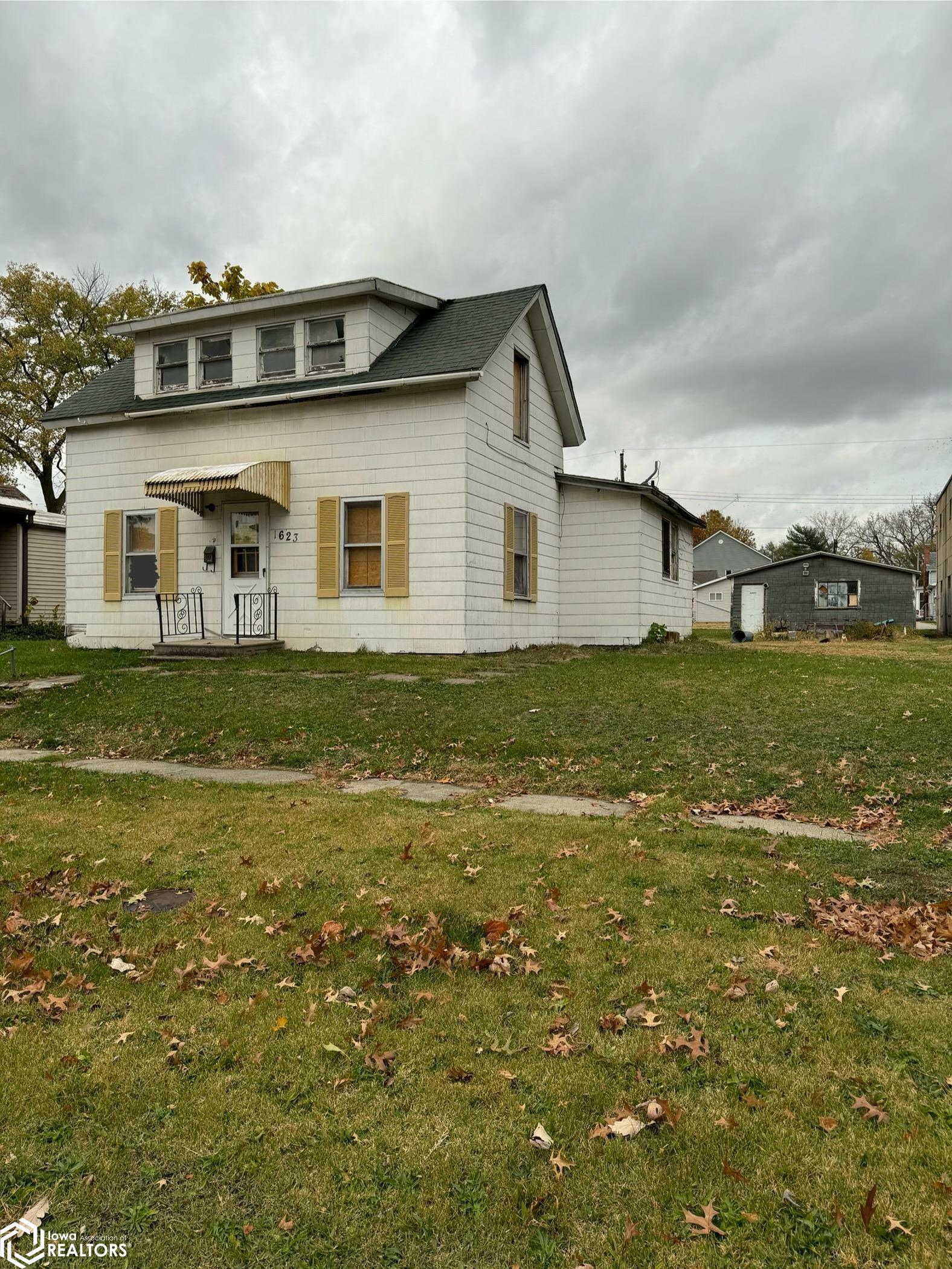 Property Photo:  1623 Avenue I  IA 52627 