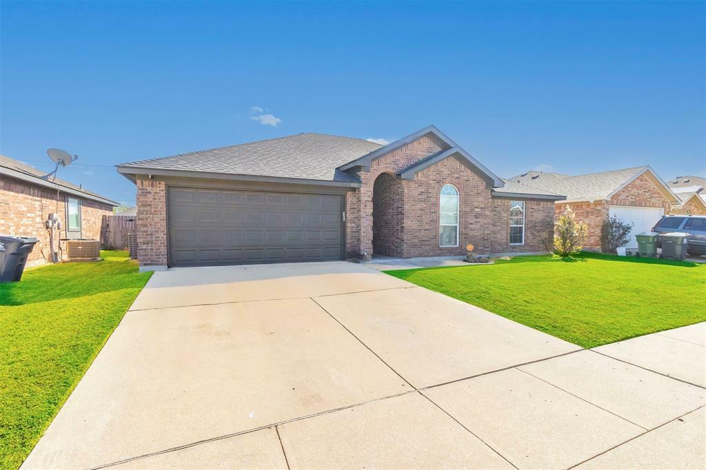 Property Photo:  418 McMurtry Drive  TX 76002 