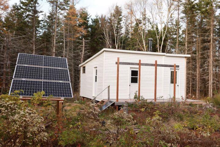 10 Swallow Point Road — photo 1