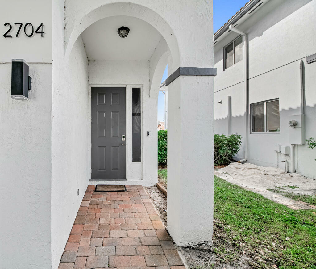 Property Photo:  2704 Treasure Cove Circle  FL 33312 