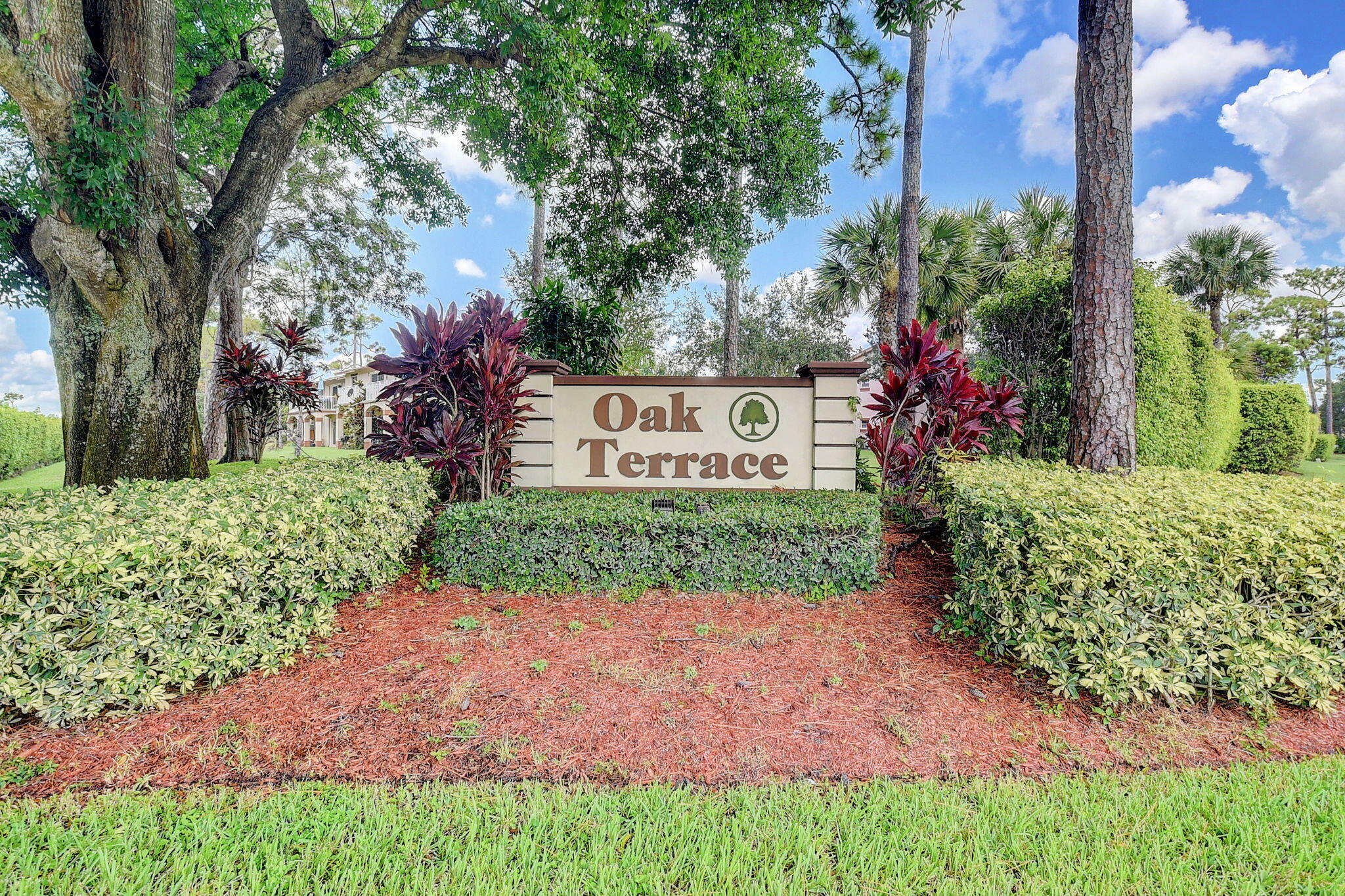 Property Photo:  4489 Oak Terrace Drive  FL 33463 