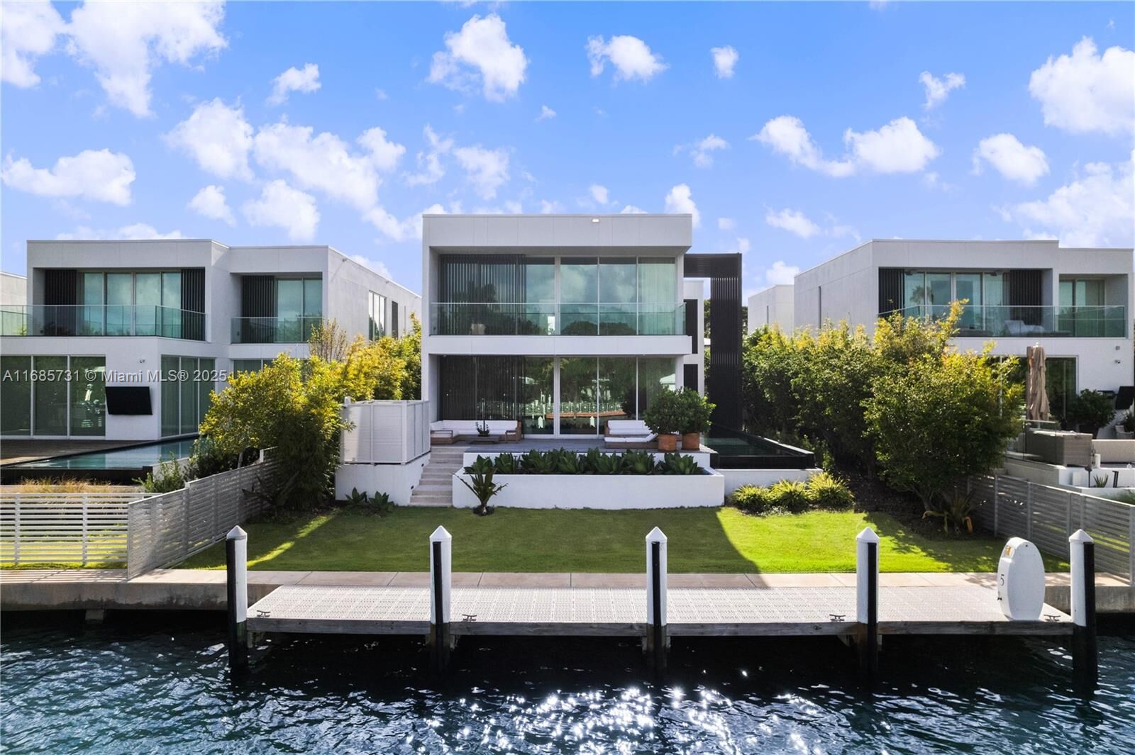 Property Photo: 1041 W 48th St FL 33140