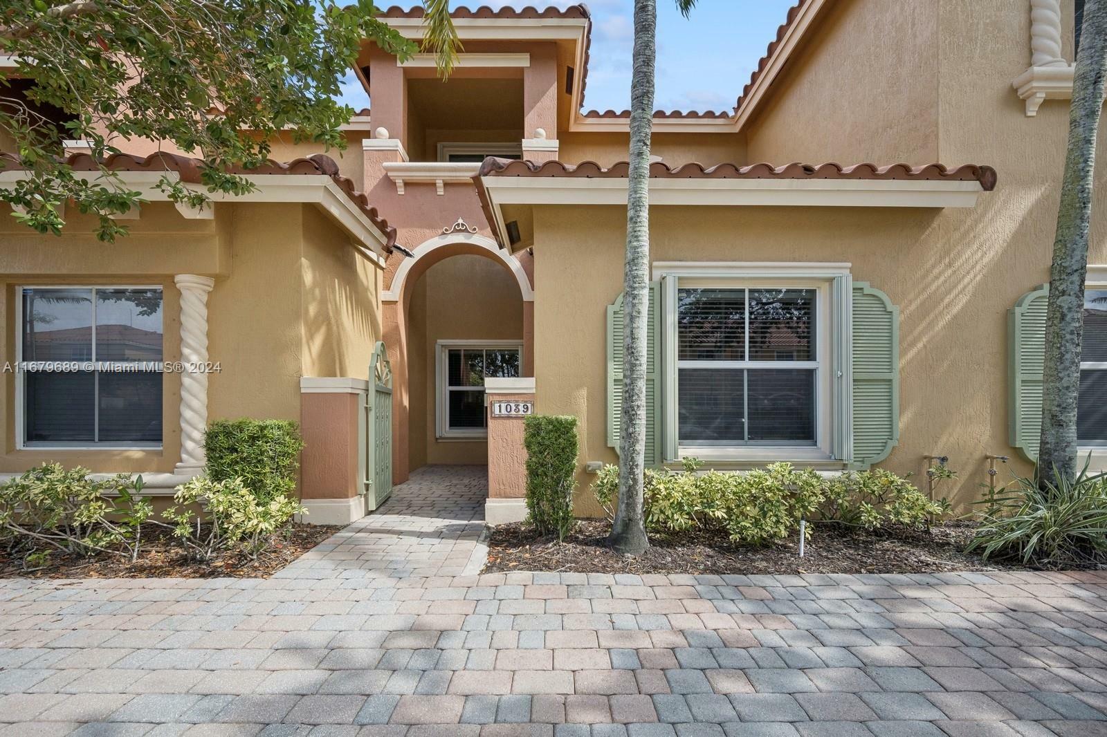 Property Photo:  1039 SW 143rd Ave 1306  FL 33027 