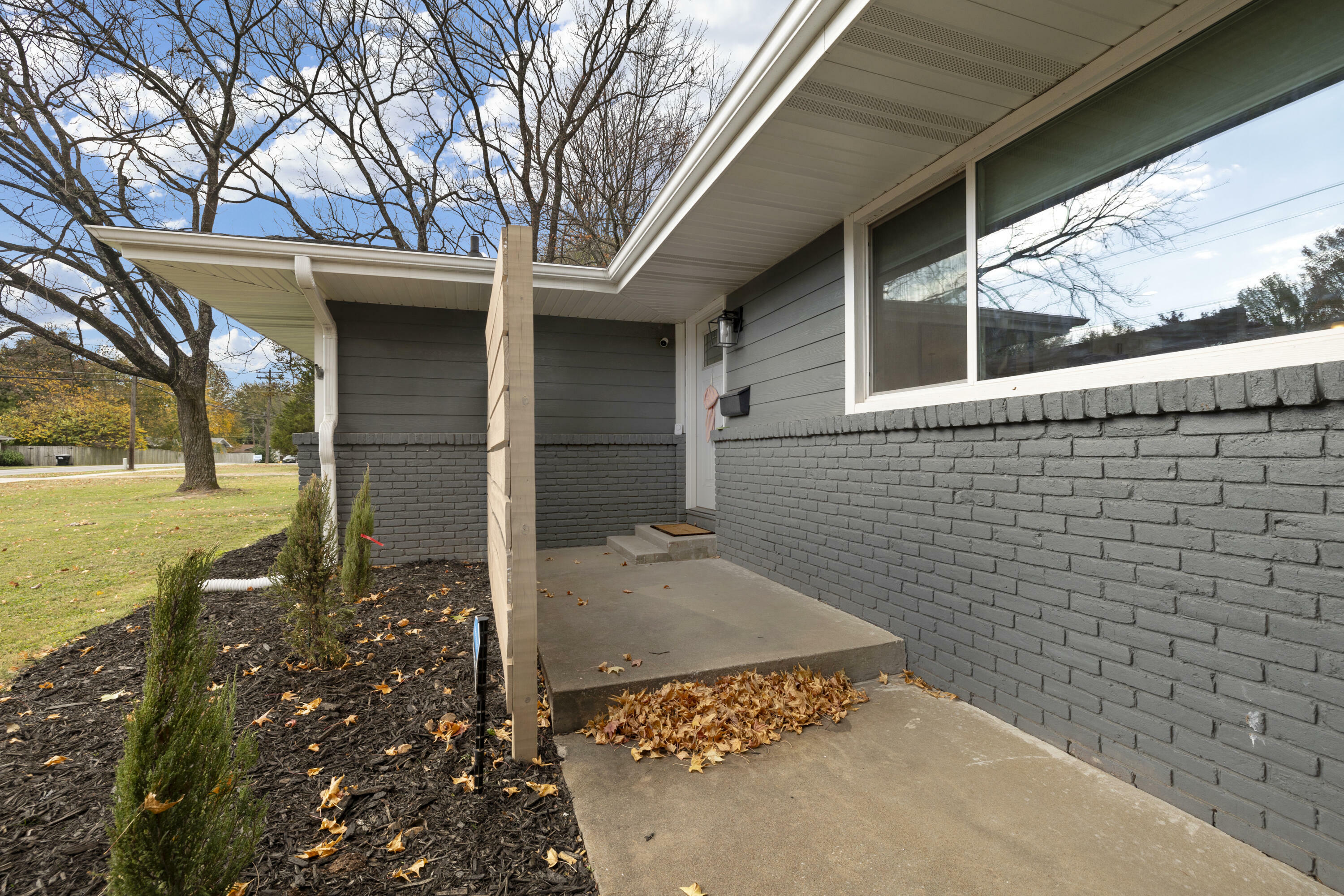 Property Photo:  2857 E Catalpa Street  MO 65804 