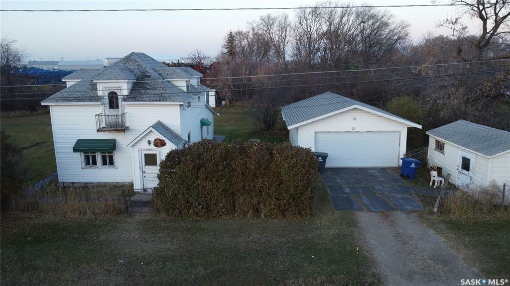 Property Photo:  912 3rd Street E  SK S0K 3R0 