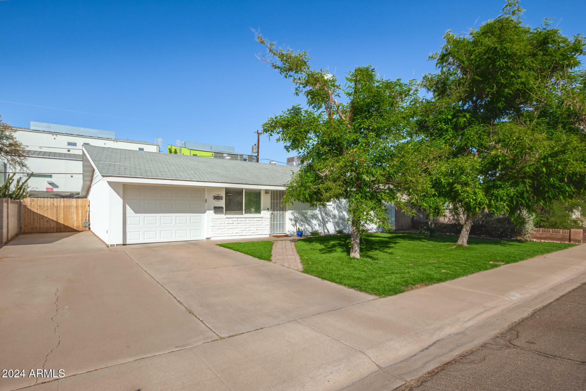 Property Photo:  1112 W 9th Street  AZ 85281 