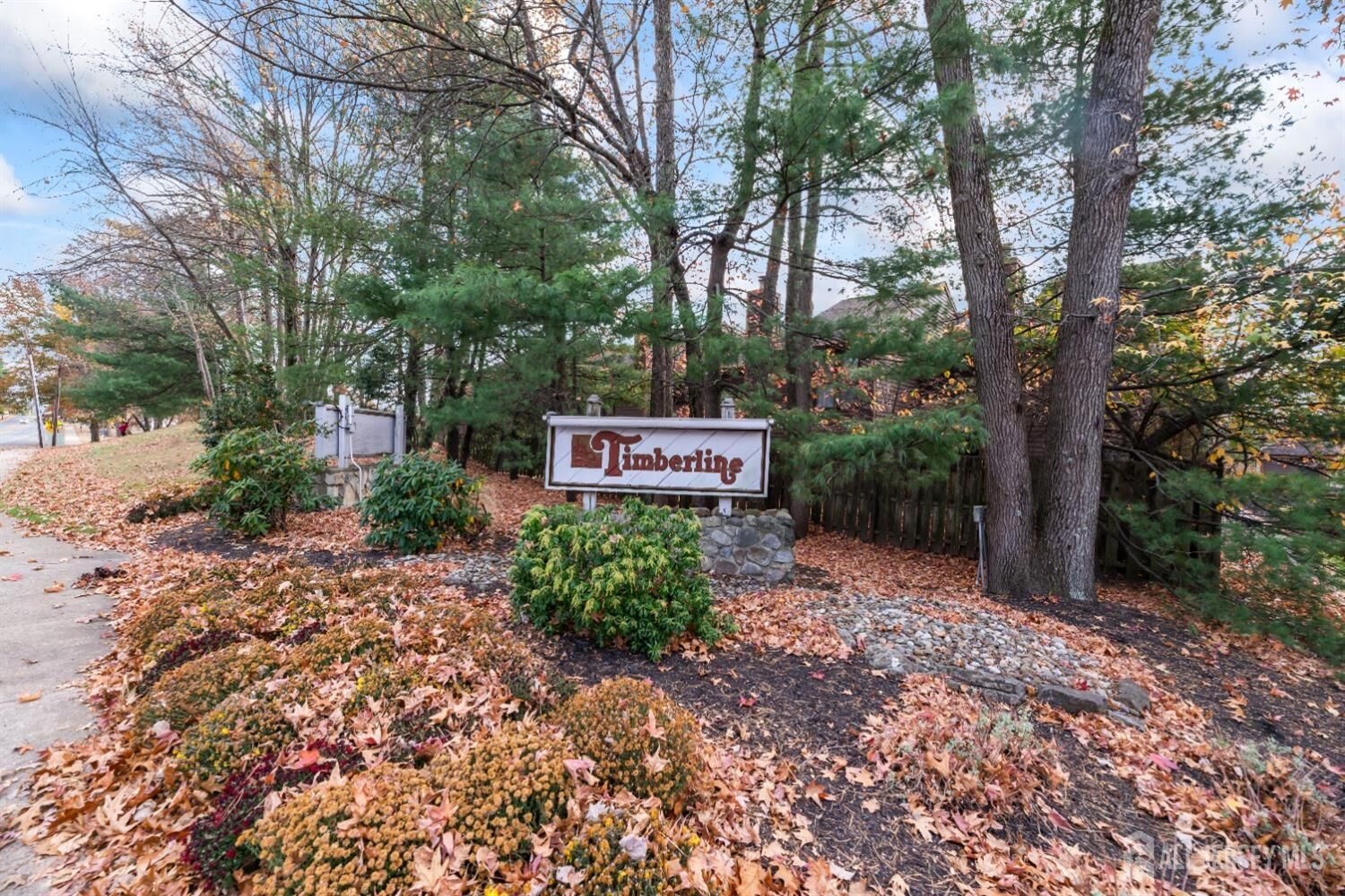 Property Photo:  92 Heather Court  NJ 08820 