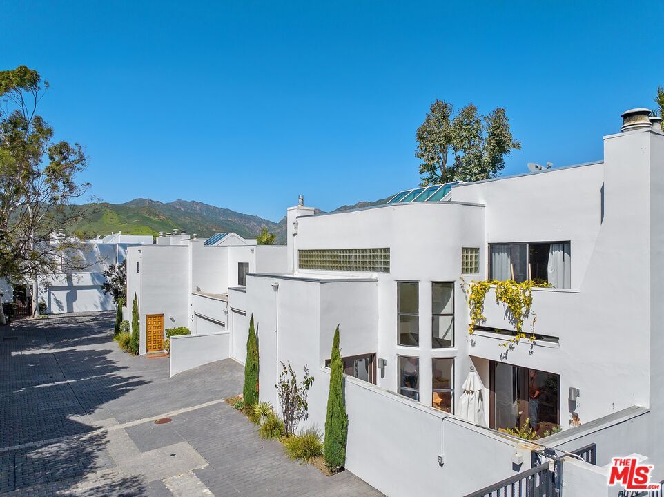 Property Photo: 29221 Heathercliff Rd 2 CA 90265