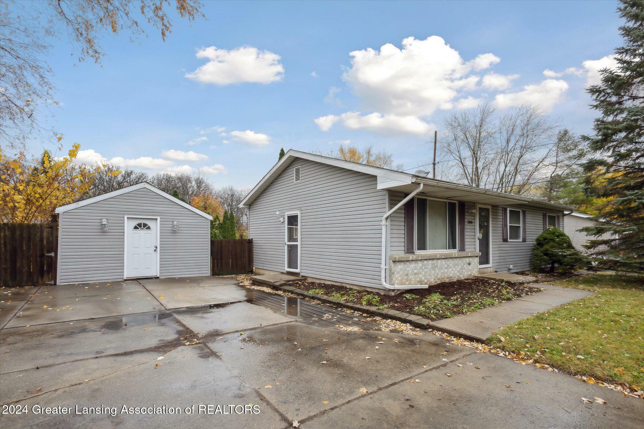 Property Photo:  2800 Dunlap Street  MI 48911 