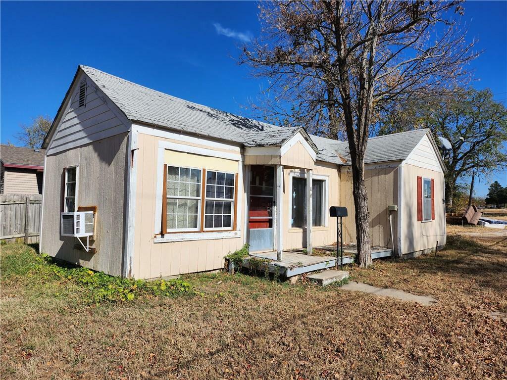 Property Photo:  1600 Irving Street  KS 67301 