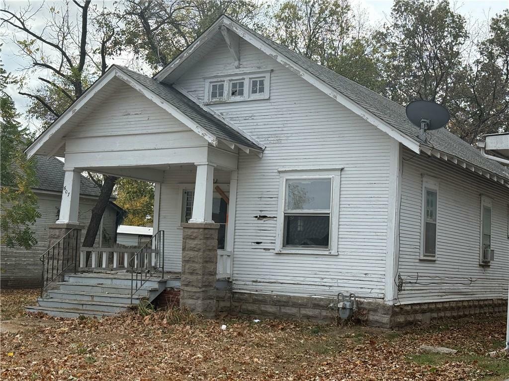 Property Photo:  607 W 3rd Street  KS 67337 