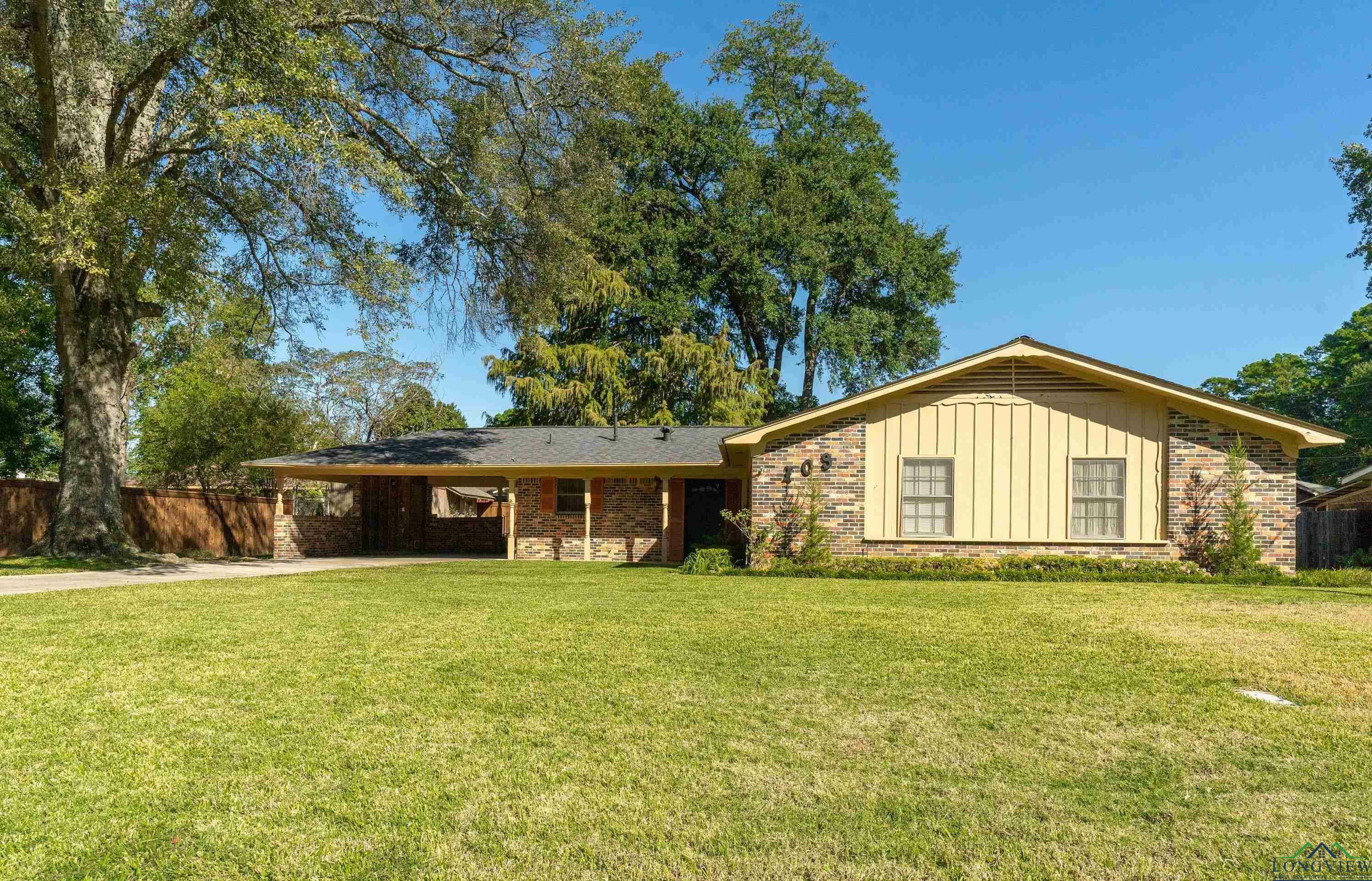 Property Photo:  109 E Carolanne Blvd  TX 75672 